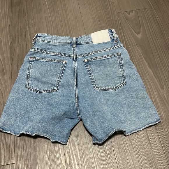 H&M high-waisted mom jean shorts - Picture 2 of 9